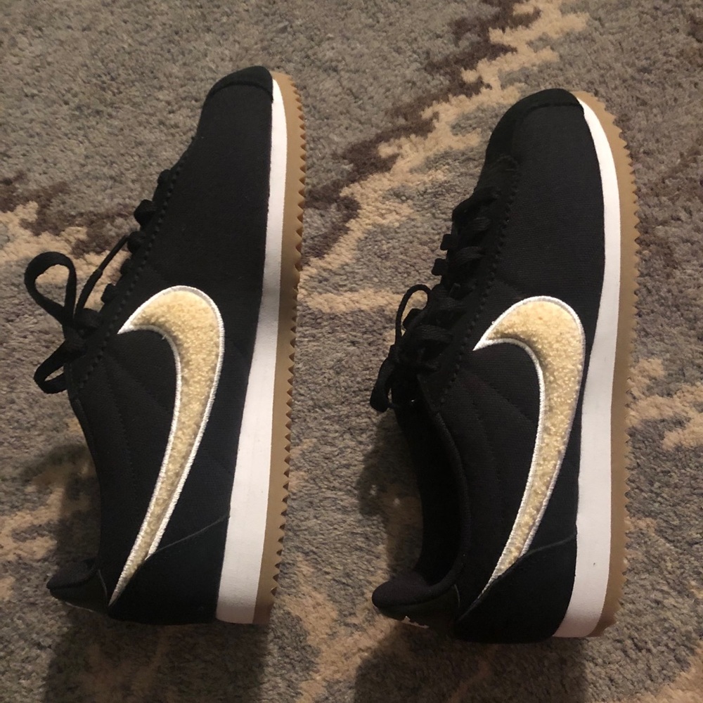 Nike Women’s Classic Cortez PRM Size 9.5